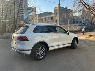 2016 Volkswagen Touareg II Рестайлинг, белый, 2700000 рублей, вид 4