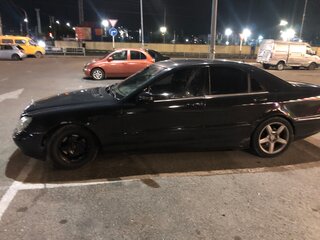 1999 Mercedes-Benz S-Класс 320 IV (W220), серебристый, 290000 рублей, вид 2