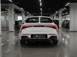 2026 Kia K5 III Рестайлинг, белый, 4650000 рублей, вид 5