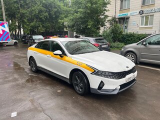 2021 Kia K5 III, белый, 1150000 рублей, вид 1
