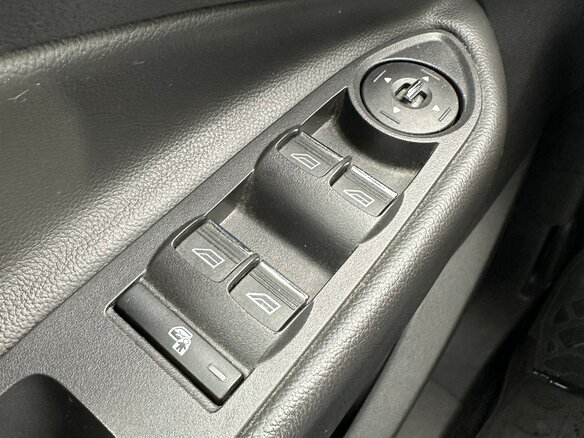 2013 Ford Kuga II, чёрный, 1100000 рублей - вид 16