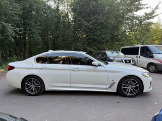 2021 BMW 5 серии 520i VII (G30/G31/G38) Рестайлинг, белый, 4550000 рублей, вид 3