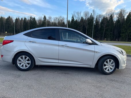 2016 Hyundai Solaris I Рестайлинг, серебристый, 1180000 рублей, вид 4