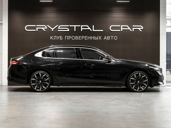 2025 BMW 5 серии Long 530Li xDrive VIII (G60/G61/G68), чёрный, 8400000 рублей - вид 3