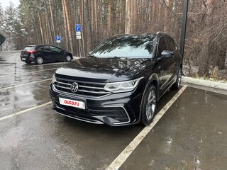 2021 Volkswagen Tiguan II Рестайлинг, чёрный, 4155000 рублей, вид 3