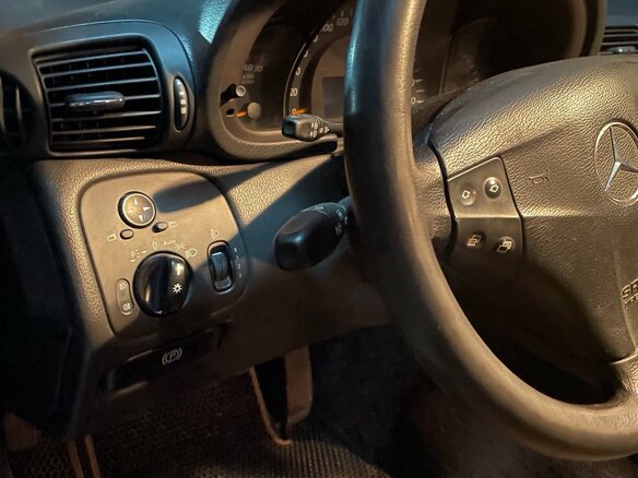 2003 Mercedes-Benz C-Класс 180 II (W203), красный, 600000 рублей - вид 14