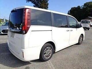2015 Toyota Esquire I, белый, 1790000 рублей, вид 3