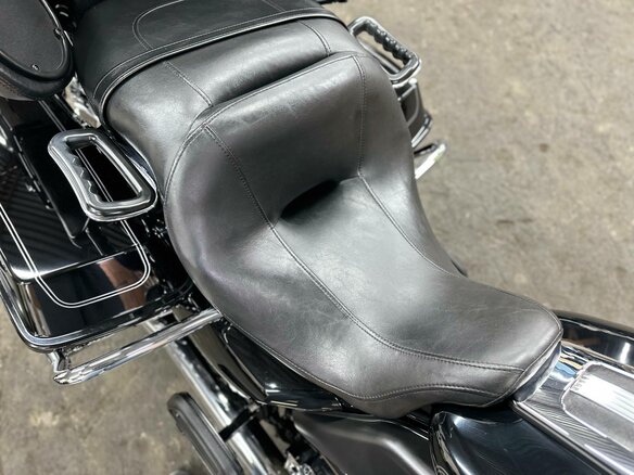 2012 Harley-Davidson Electra Glide, чёрный, 1130000 рублей - вид 24