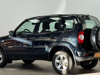 2017 Chevrolet Niva I Рестайлинг, чёрный, 575000 рублей, вид 3