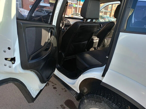 2015 Chevrolet Niva I Рестайлинг, белый, 570000 рублей - вид 1
