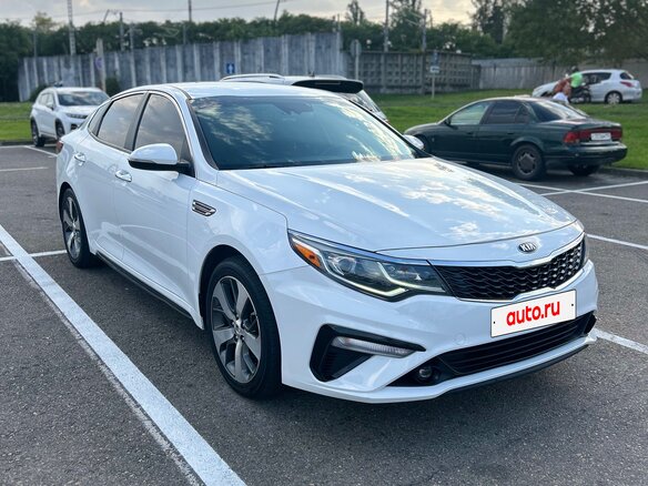 2019 Kia Optima IV Рестайлинг, белый, 1500000 рублей - вид 4