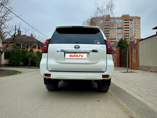 2018 Toyota Land Cruiser Prado 150 Series Рестайлинг 2, белый, 4350000 рублей, вид 4