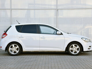 2010 Kia Ceed I Рестайлинг, белый, 435000 рублей, вид 3