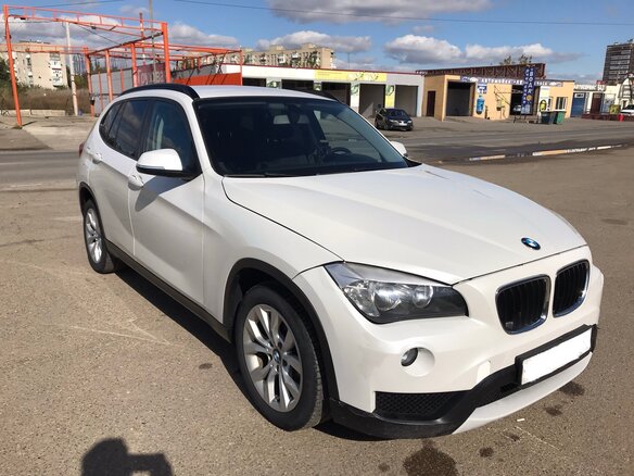 2013 BMW X1 18i I (E84) Рестайлинг, белый, 1120000 рублей - вид 1