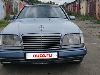 1994 Mercedes-Benz E-Класс 220 I (W124), голубой, 1500000 рублей, вид 1