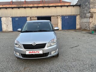 2013 Skoda Fabia II Рестайлинг, серебристый, 595000 рублей, вид 3