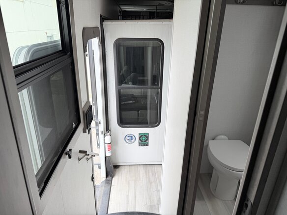 2023 Grand Design RV Solitude, белый, 9965000 рублей - вид 20