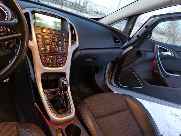 2012 Opel Astra GTC J Рестайлинг, белый, 750000 рублей - вид 21