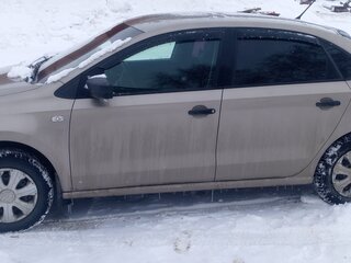 2015 Volkswagen Polo V Рестайлинг, бежевый, 800000 рублей, вид 3