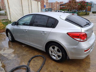 2012 Chevrolet Cruze I Рестайлинг, серебристый, 600000 рублей, вид 2