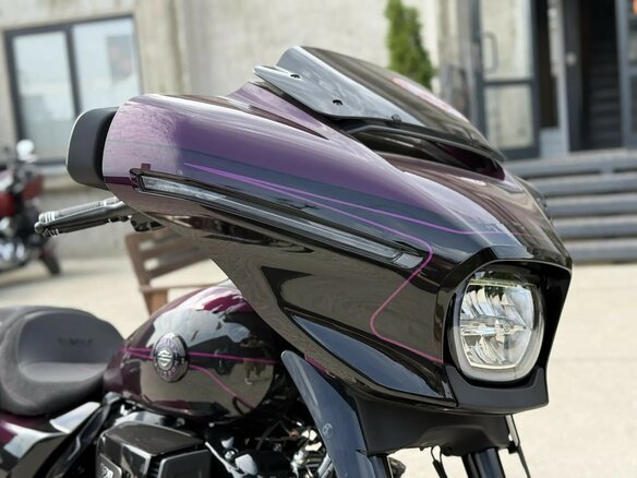 2025 Harley-Davidson CVO Street Glide, фиолетовый, 6650000 рублей - вид 4
