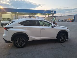 2020 Lexus NX 300 I Рестайлинг, белый, 3000000 рублей, вид 3