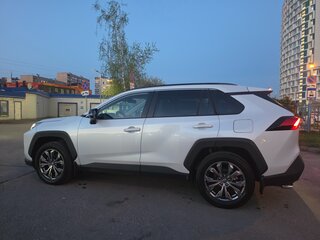 2024 Toyota RAV4 V (XA50), белый, 3750000 рублей, вид 3