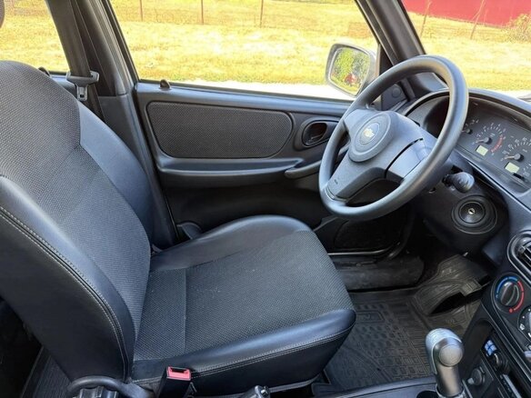 2015 Chevrolet Niva I Рестайлинг, серебристый, 750000 рублей - вид 10
