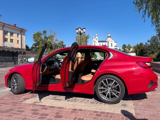 2021 BMW 3 серии 330i xDrive VII (G2x), красный, 2887448 рублей, вид 3