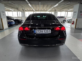 2025 Mercedes-Benz E-Класс 200 VI (W214, S214), чёрный, 6950111 рублей, вид 4