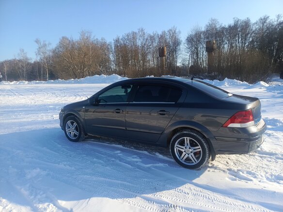 2011 Opel Astra H Рестайлинг, серый, 620000 рублей - вид 4