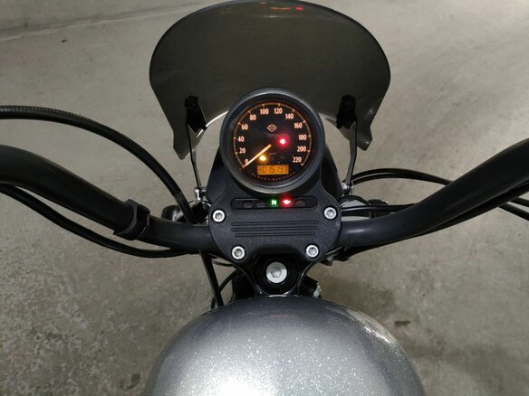 2014 Harley-Davidson Sportster 883, серебристый, 835000 рублей - вид 4