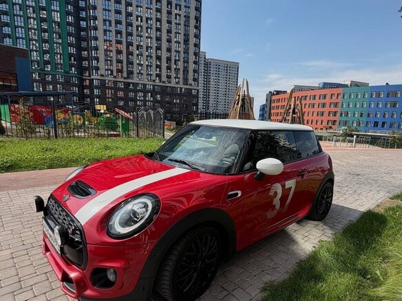 2020 Mini Hatch Cooper S III (F55/F56) Рестайлинг, красный, 2350000 рублей