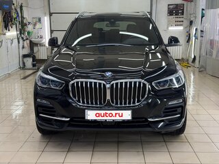 2020 BMW X5 25d IV (G05/G18), чёрный, 4990000 рублей, вид 2