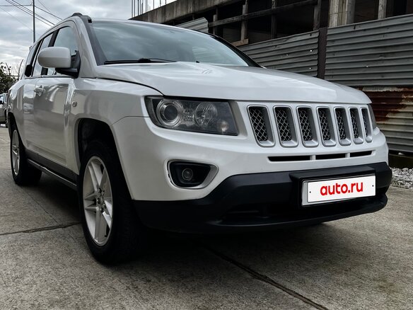 2013 Jeep Compass I Рестайлинг, белый, 1499000 рублей - вид 2