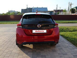 2020 Nissan Leaf II (ZE1), пурпурный, 2050000 рублей, вид 4
