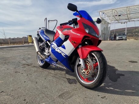 2001 Honda CBR 600F, красный, 485000 рублей, вид 1