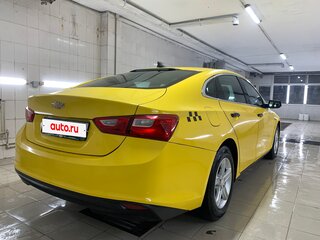 2022 Chevrolet Malibu IX Рестайлинг, жёлтый, 2100000 рублей, вид 4