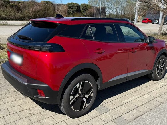 2025 Peugeot 2008 II Рестайлинг, красный, 3008000 рублей - вид 2