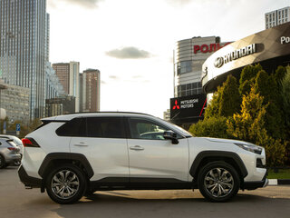 2023 Toyota RAV4 V (XA50), белый, 3598000 рублей, вид 3