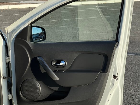 2014 Renault Logan II, белый, 328000 рублей - вид 15