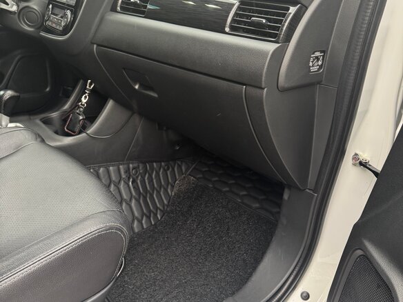 2016 Mitsubishi Outlander III Рестайлинг 2, белый, 2100000 рублей - вид 21