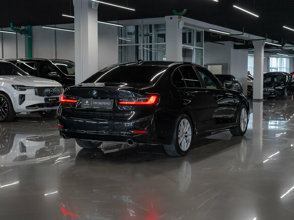 2021 BMW 3 серии 318i VII (G2x), чёрный, 2480000 рублей - вид 3