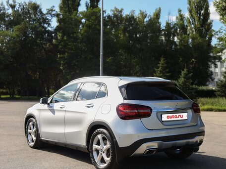 2019 Mercedes-Benz GLA 200 I (X156) Рестайлинг, серебристый, 2450000 рублей, вид 2