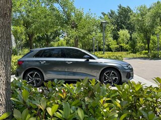 2023 Audi A3 Sportback 35 TFSI IV (8Y), серебристый, 1850100 рублей, вид 3