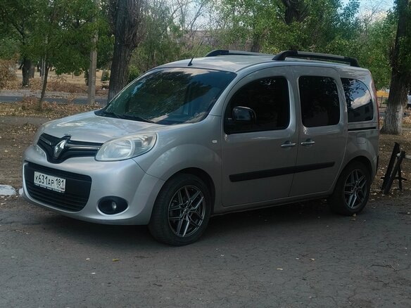 2013 Renault Kangoo II Рестайлинг, серый, 1300000 рублей - вид 2
