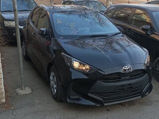 2021 Toyota Yaris IV, чёрный, 1200000 рублей, вид 2