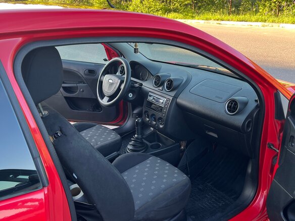 2005 Ford Fiesta Mk5, красный, 370000 рублей - вид 8