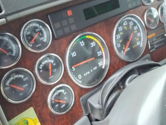 1998 Freightliner FLD, зелёный, 7000000 рублей - вид 25