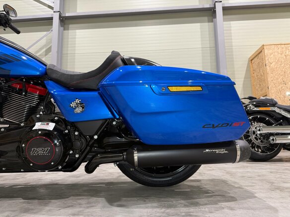 2026 Harley-Davidson CVO Road Glide, синий - вид 13